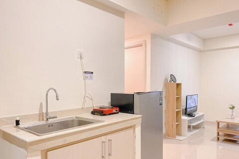 Modern 2Br Room at Meikarta Apartment by Travelio