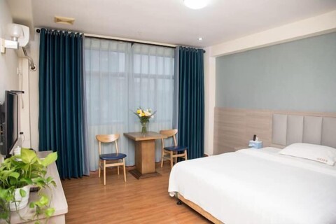 Shenzhen Liuliu Hotel (Shiyan Bus Station)