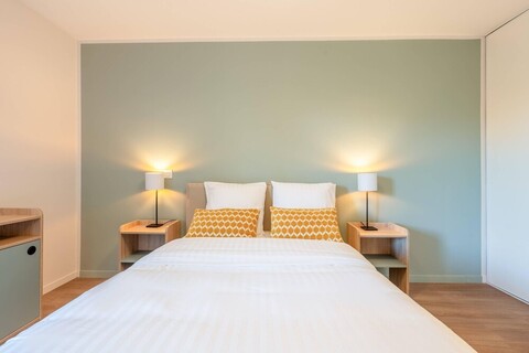 퀄리티 아파트호텔, 모이시 크라마옐