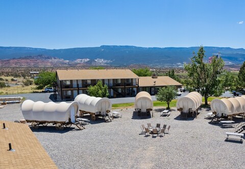 브로큰 스퍼 인 & 스테이크하우스