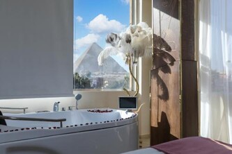 Pyramids Palace view inn