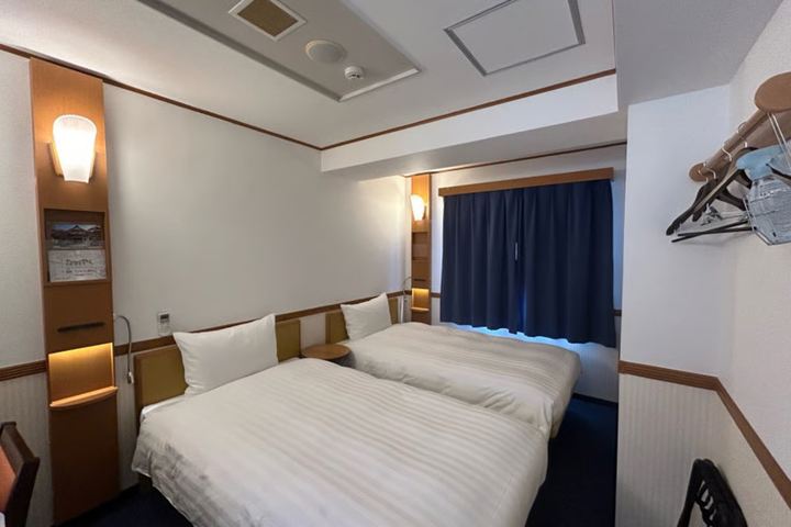 room detail thumbnail 1