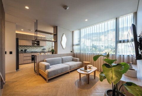 나쿠아 스테이 + 워크
