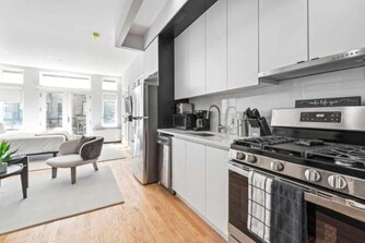 Luxe Studio w Juliet Balcony in Upper East