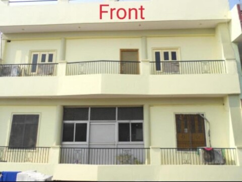 Goroomgo D S Stay Varanasi - 2km From Gadowlia