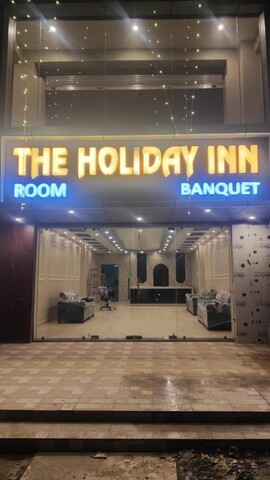 THE HOLIDAY INN