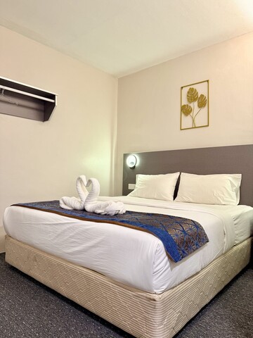 캐피탈 O 91281 호텔 퍼스트 가든 바이 KR 코스모스