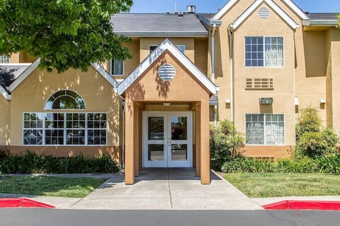 이코노 로지 인 & 스위트 산타 로사 사우스