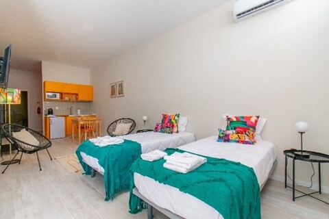 컬러풀 스튜디오 3, 시립 수영장 바이 베케이션이