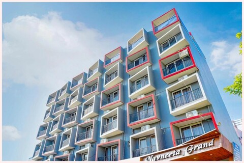 Goroomgo Navneeta Grand Varanasi 