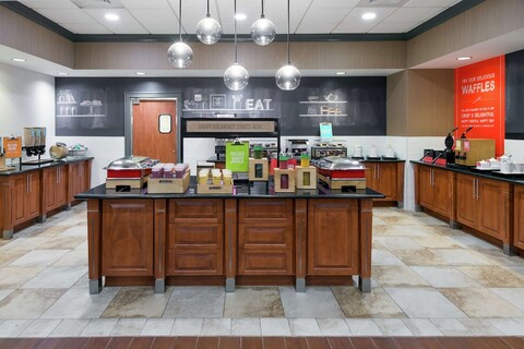 햄프턴 인 & 스위트 올랜도 에어포트 앳 게이트웨이 빌리지