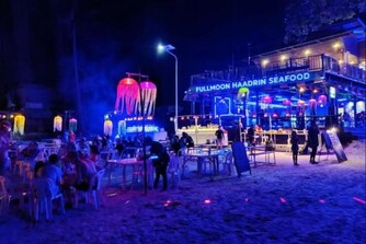 Full Moon Central Party Hotel