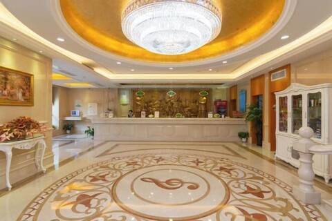 Vienna Hotel (Shanghai Meilan Lake Metro Station)