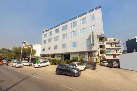 Hotel De Clark Near Delhi Airport