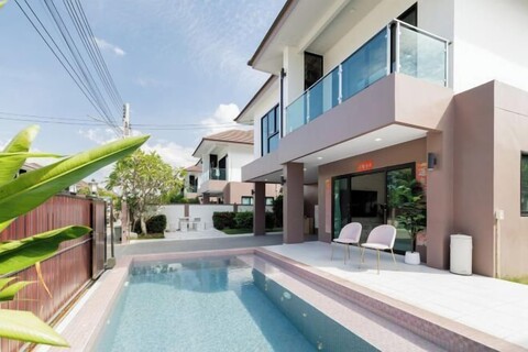 Pattaya detached four-bedroom five-bed room pool villa