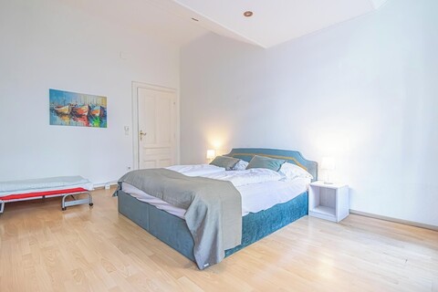 벨베데레 궁전 근처의 심플한 2베드룸 아파트