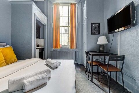 런던 컬렉션 켄싱턴 가든즈