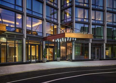 더 조지 맨해튼, 힐튼 테이프스트리 컬렉션