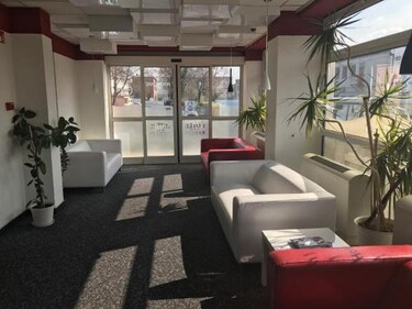 Only 15 minutes to CITY CENTER, FREE PARKING&BREAKFAST