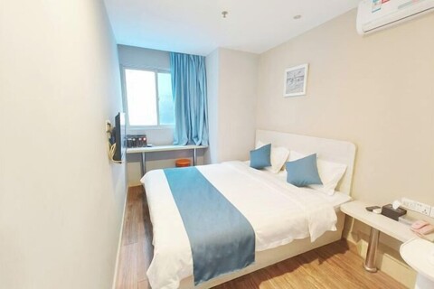 yinglun Hostel (Shenzhen North Railway Station)