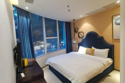 Meicheng Hotel (Guangzhou Zhujiang New Town Subway Station)