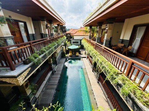 폰독 위사타 아메르타 세마야 아궁