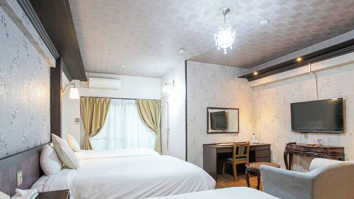 room detail thumbnail 1