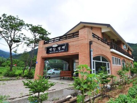 Baekdam Byeolchae Pension
