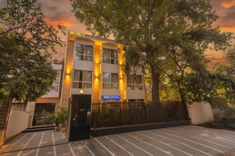 FabHotel Small Town