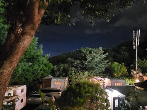 Sanmaru Glamping Caravan