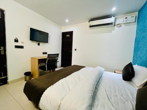 kings Court Pitampura 