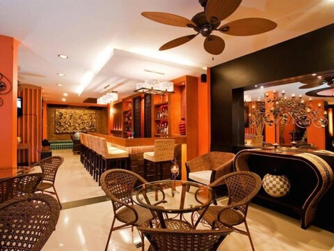 데바 스위트 빠통 호텔