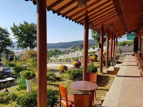 Daesolmoe Hanok Pension