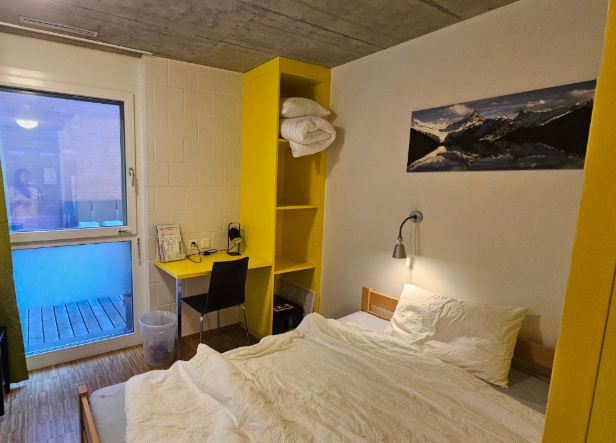 room detail thumbnail 1