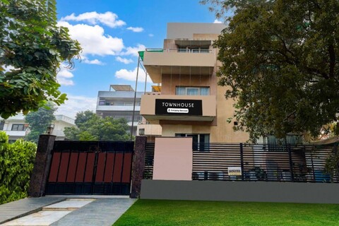 Townhouse Oak DLF Phase 2 Gurgaon