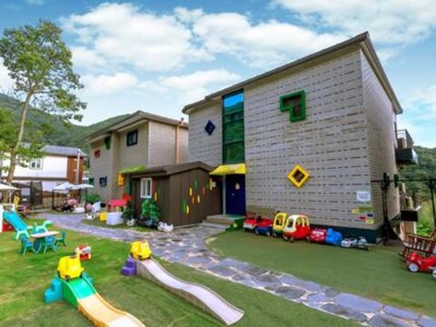 Otete Kids Pool Villa