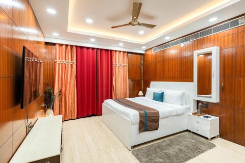TIM Sector 51, Near Golf Course Extension Road