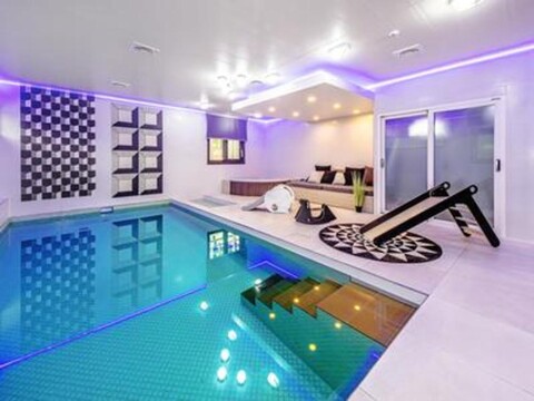 Penthouse Pool Villa