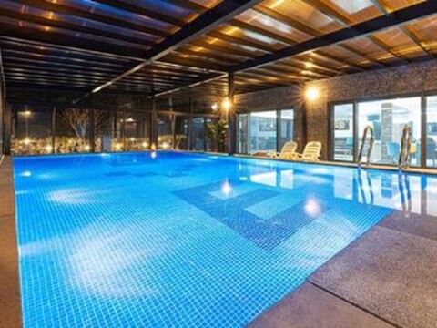 Owl Pool Villa Pension