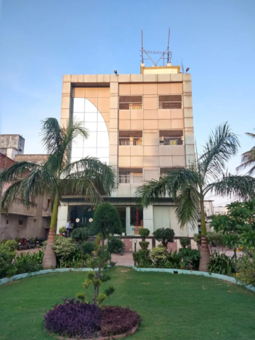 Goroomgo Varanasi Palace