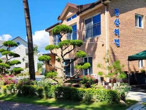 Mongsan Beach Pension