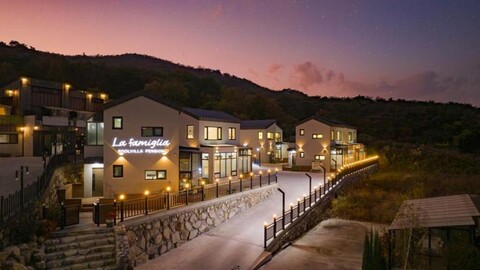 La Familia Pool Villa