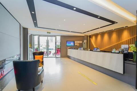Xiongguang Hotel (Shanghai Tangqiao Metro Station)