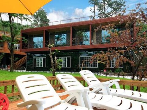 Tobe's Riverside Pension