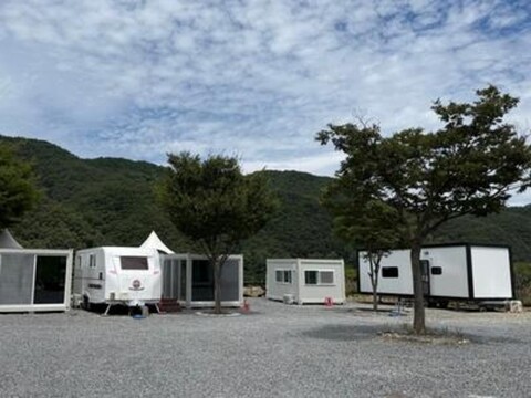 Four Seasons Caravan