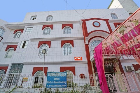 Hotel O Raas Near Hira Sweet