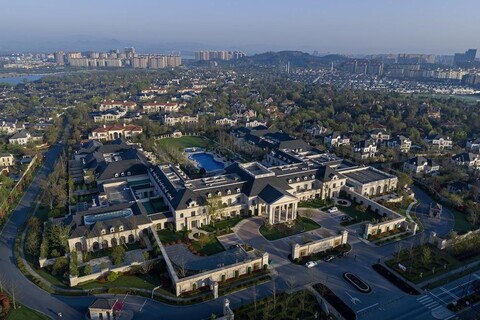 The Dragon Hotel at Taohuayuan