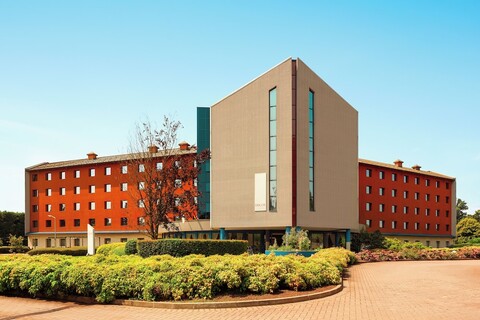 제우스 에센스 돌체 바이 윈덤 밀란 말펜사