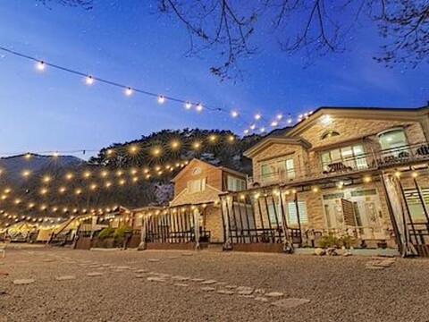 Natural Glamping Scenery Pension