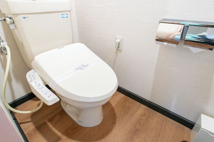 room detail thumbnail 2